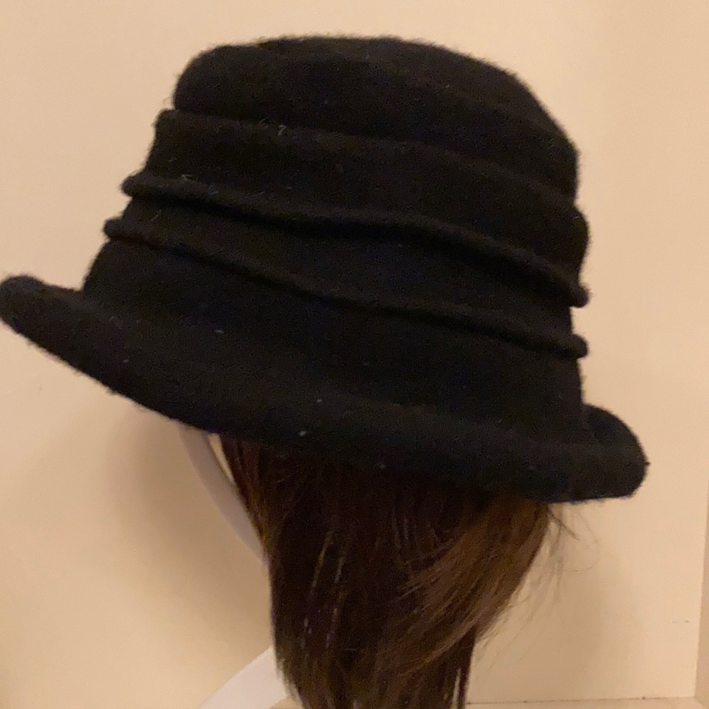 Wool hat - Picture 2 of 3